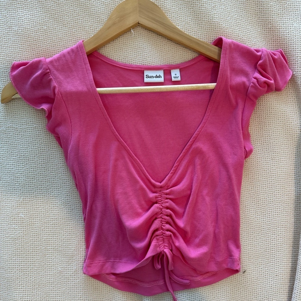 Sun-Deh Aritzia Ruched Ruffle Pinkโ Blouse